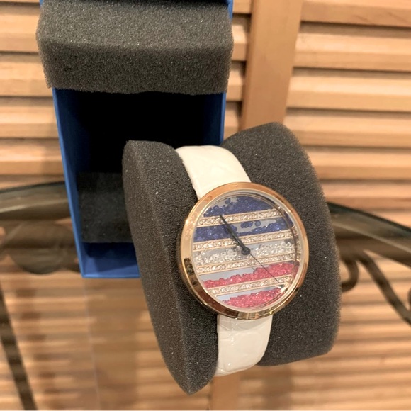 Victoria Wieck USA Crystal White Leather Watch🇺🇸 - Picture 1 of 4